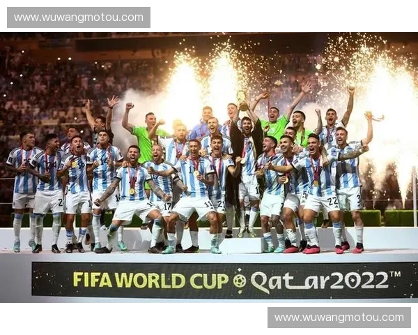 梅西领衔阿根廷夺得世界杯冠军：传奇巨星的最后荣耀之战